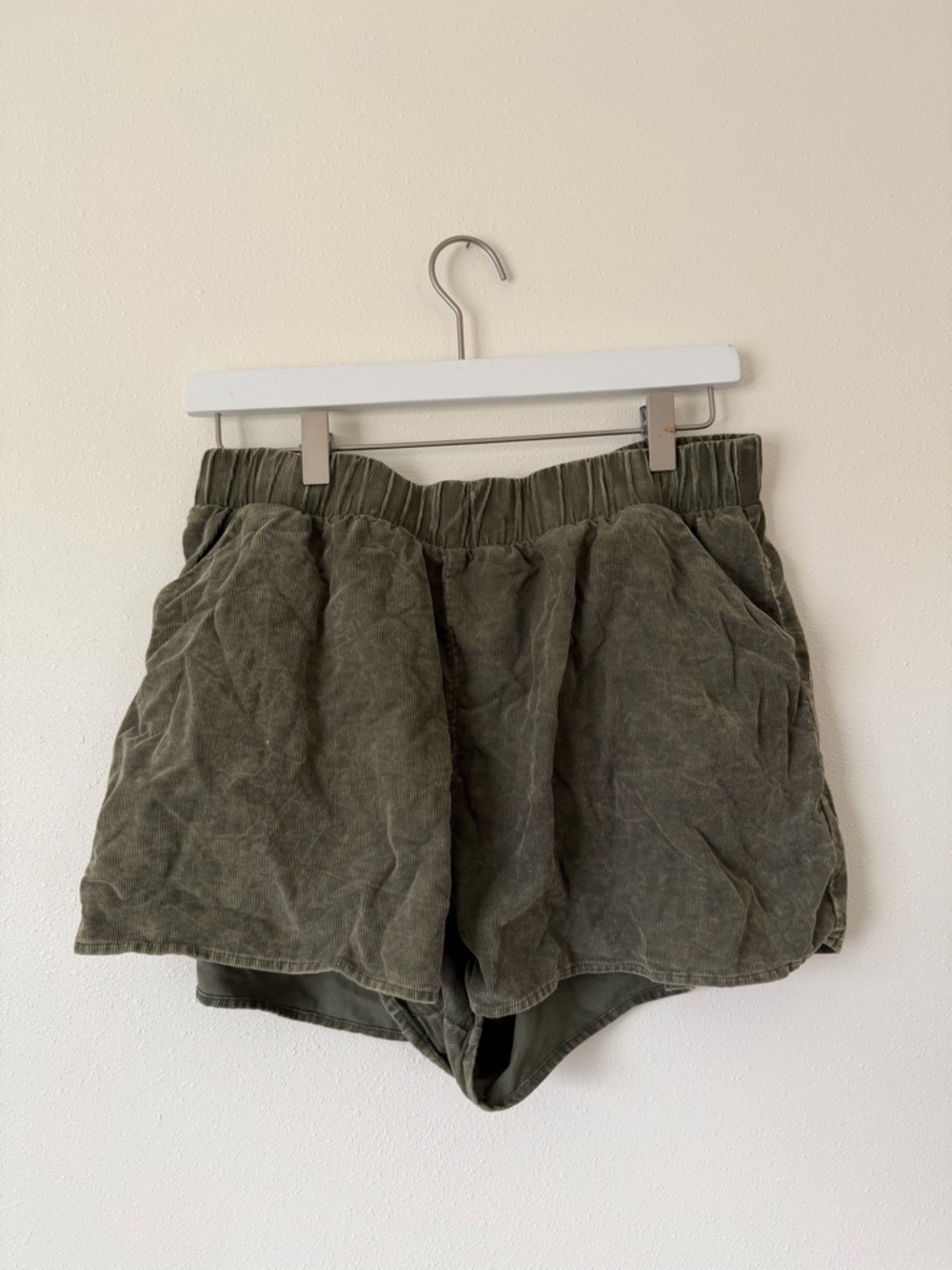 Green Stitch & Pine Corduroy Shorts Size Large